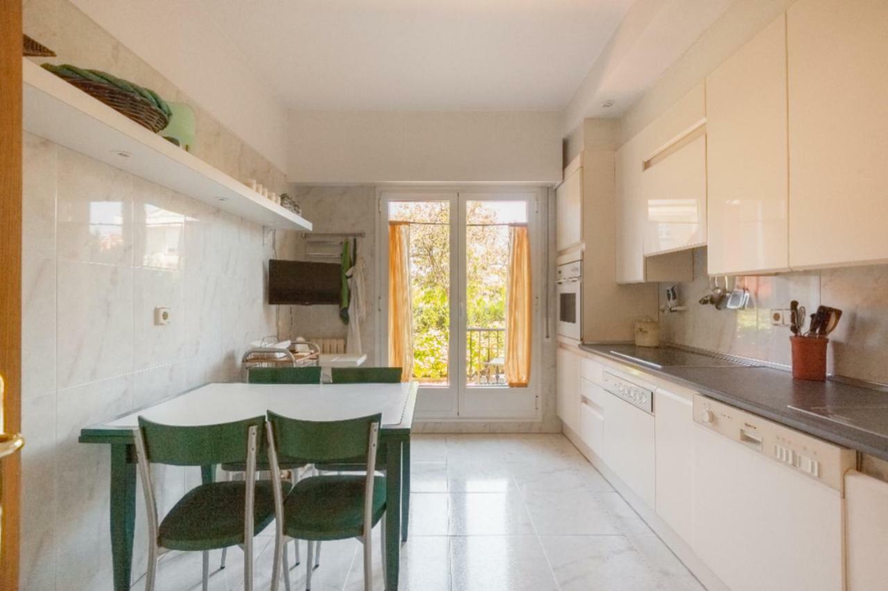 Ondarreta Beach & Terrace Apartment Сан Себастиан Екстериор снимка