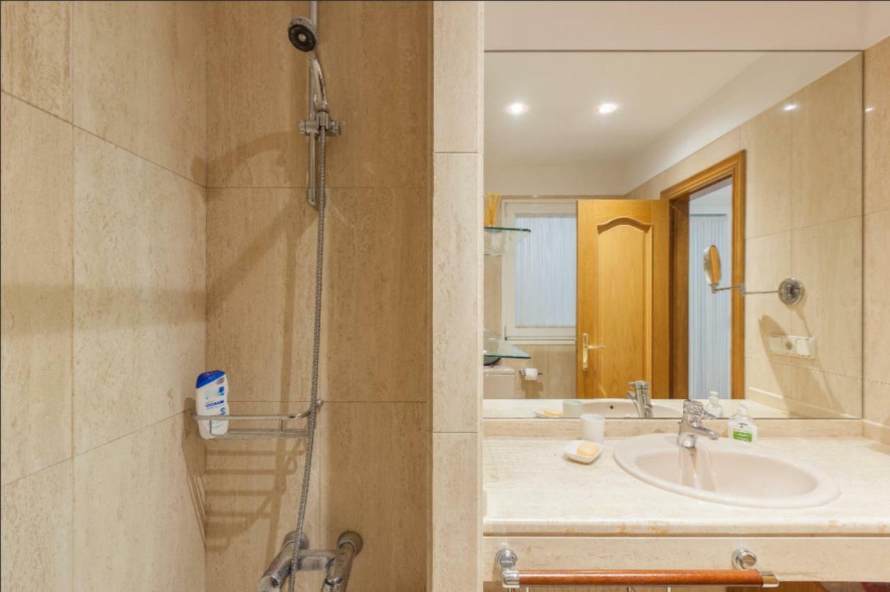 Ondarreta Beach & Terrace Apartment Сан Себастиан Екстериор снимка